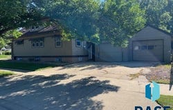 221 W 26th St, Sioux Falls, SD 57105
