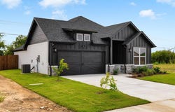808 Tesslynn Avenue, Godley, TX 76044