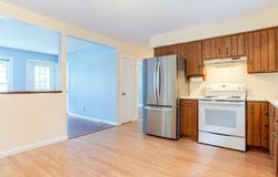 919 College Street, Lewiston, ME 04240