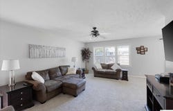 1118 S Grandview Avenue, Papillion, NE 68046