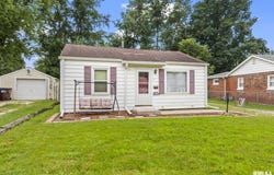 11 HEDGE Drive, Springfield, IL 62702