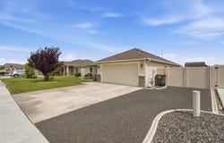 8205 Coldwater Dr, Pasco, WA 99301