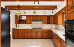 2 Ivy Close, Forest Hills, NY 11375