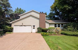 815 ELIZABETH Lane, Erie, PA 16505