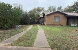 823 N Ellis St, Giddings, TX 78942