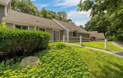 20 Woodrise Road, Falmouth, MA 02540