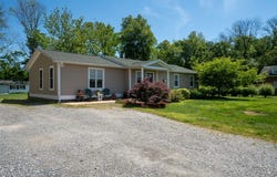 899 Bluff Point Road, Kilmarnock, VA 22482