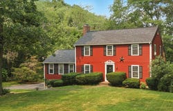 82 Raleigh Tavern Ln, North Andover, MA 01845