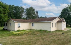 358 N Corning Street, Farwell, MI 48622