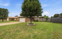 221 W Strasburg Way, Mustang, OK 73064