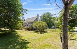 30 Pine Street, Freeport, ME 04032