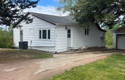 704 S Sanborn, Chamberlain, SD 57325