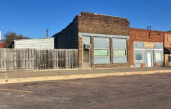 211 Main St, Colome, SD 57528