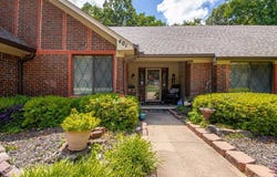 401 Arnold Palmer Dr, Maumelle, AR 72113