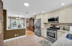 6 Park Pl, Pompton Lakes Boro, NJ 07442-1019