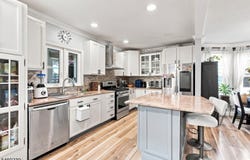 345 E Clay Ave, Roselle Park Boro, NJ 07204-2161