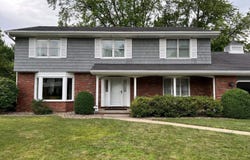 210 W WOLF Road, Peoria, IL 61614