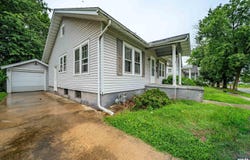 320 N 5TH Avenue, Canton, IL 61520