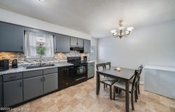 12311 Ridgemont Rd, Louisville, KY 40229