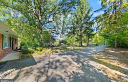 18355 SHARON Road, TRIANGLE, VA 22172