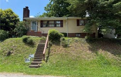 355 W Third Avenue, Madison, WV 25130