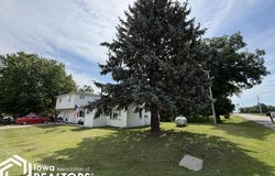 1386 Circle Drive, Brooklyn, IA 52211