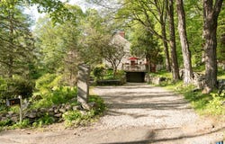 4 Cemetery Road, Canton, CT 06019