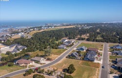 2732 Lincoln Ave SW, Bandon, OR 97411