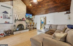 29 VIVIDLEAF LANE, LEVITTOWN, PA 19054