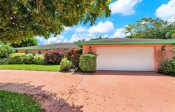 2822 NE Yorkshire Lane, Jensen Beach, FL 34957