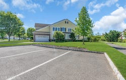 11 Aspen Lane, Tinton Falls, NJ 07724