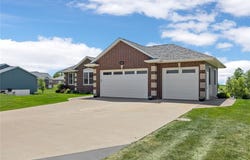 1490 Ridgeview Ave, West Liberty, IA 52776