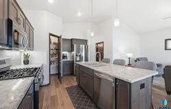 513 S Mary Gene Ave, Sioux Falls, SD 57106