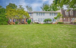 2205 Greenbriar Circle, Johnson City, TN 37601