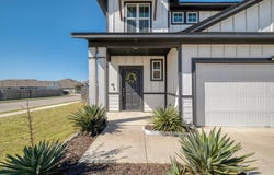 340 Black Opal Dr, Jarrell, TX 76537