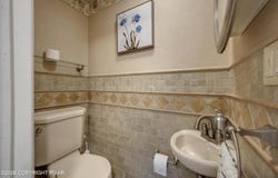 19 Middle Village Way, Tannersville, PA 18372
