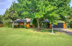 9401 Silver Lake Drive, Oklahoma City, OK 73162