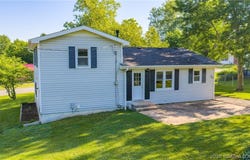422 Sunset Strip, Eldon, MO 65026