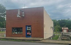 205   w walnut, Paris, AR 72855