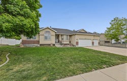 3674 W ELK VALLEY Ln, South Jordan, UT 84009
