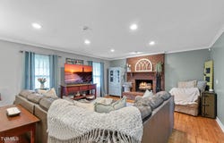 523 Ravenwood Drive, Johnson City, TN 37604
