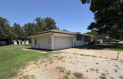 3206 W Chestnut Ave, Enid, OK 73703