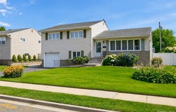 7 Primrose Avenue, Hicksville, NY 11801