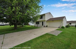 4818 Moultrie Circle, Lansing, MI 48917