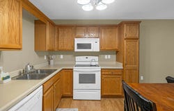 1046 10th Avenue NW, Altoona, IA 50009