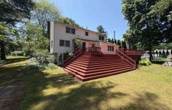 35 Woodland Drive, Nashua, NH 03063