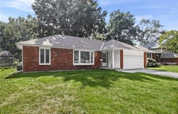 305 Canterbury Lane, Belton, MO 64102