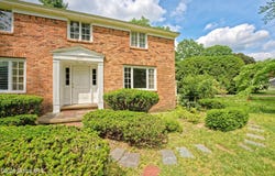 805 Karenwald Lane, Schenectady, NY 12309