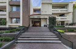 21650 Burbank Boulevard, Woodland Hills, CA 91367