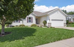 960 Hampshire Dr, Marion, IA 52302